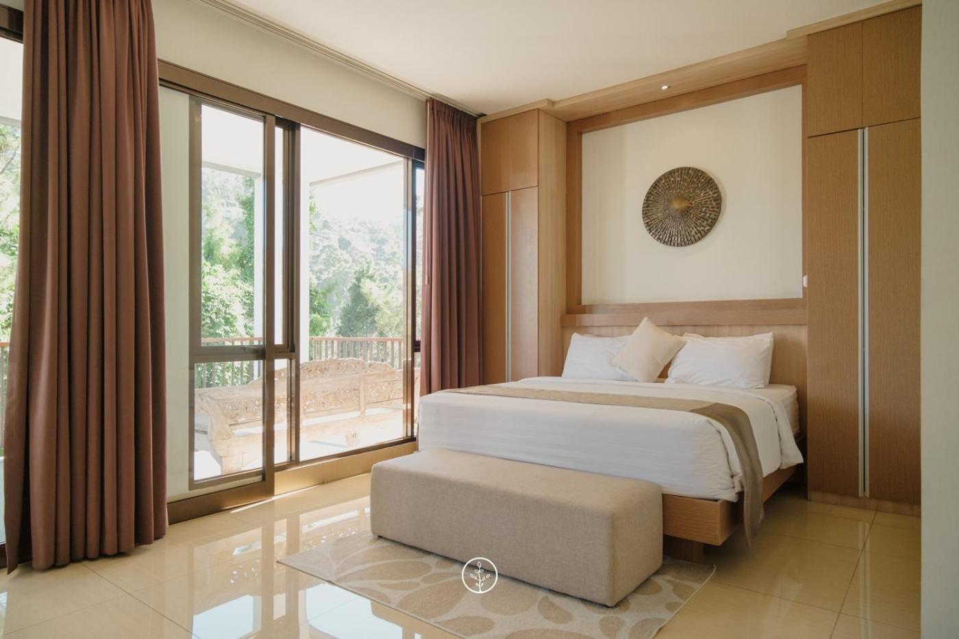 Narwastu Hill View Villa 6 Bedrooms With A Private Swimming Pool Bandung Exterior photo