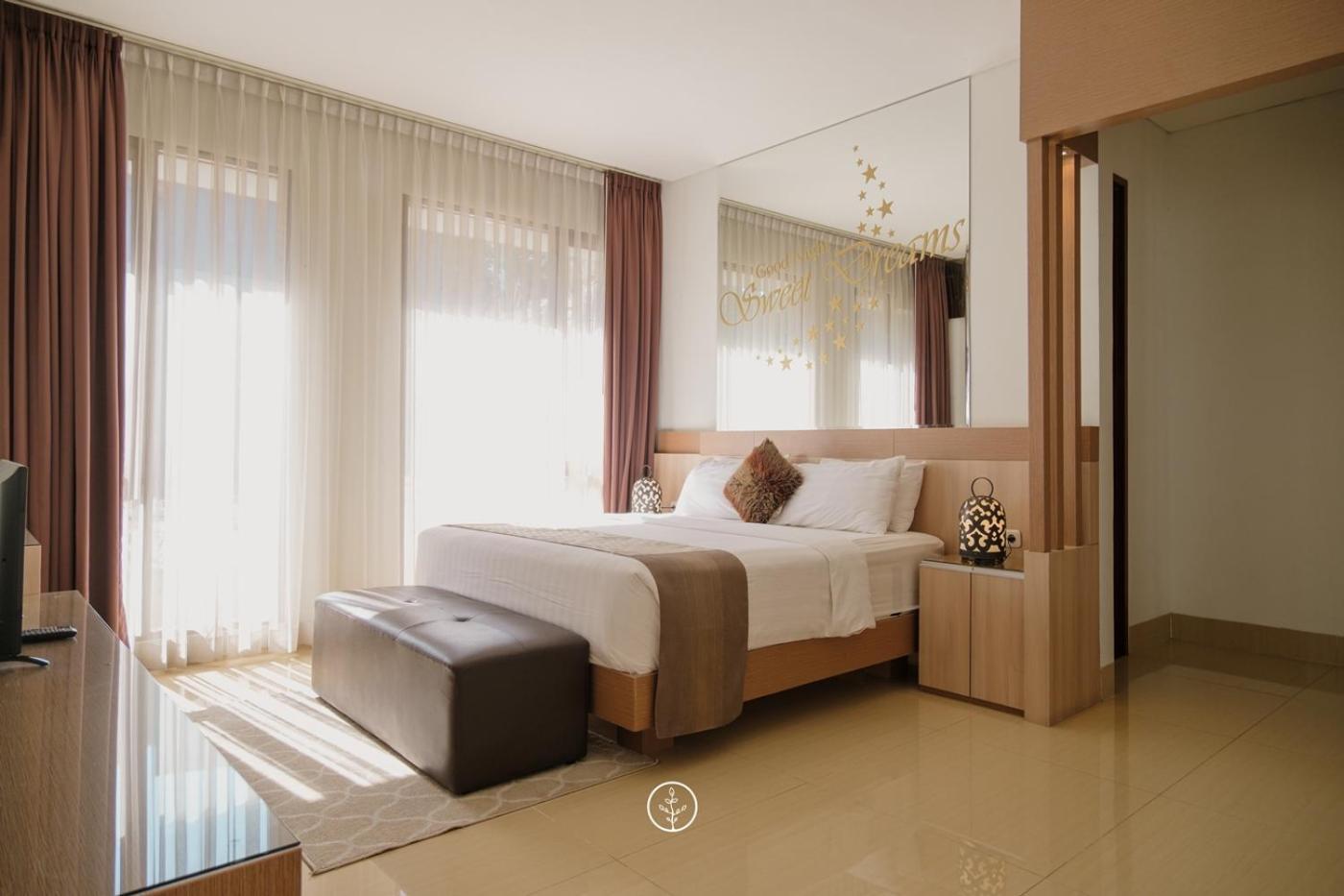 Narwastu Hill View Villa 6 Bedrooms With A Private Swimming Pool Bandung Exterior photo