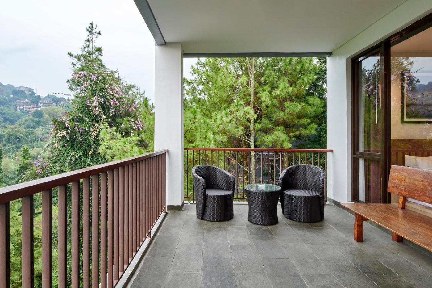Narwastu Hill View Villa 6 Bedrooms With A Private Swimming Pool Bandung Exterior photo